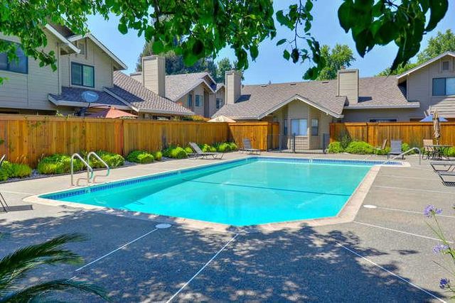 1932 University Park Dr, Sacramento, CA 95825