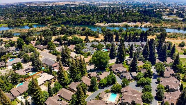 1932 University Park Dr, Sacramento, CA 95825