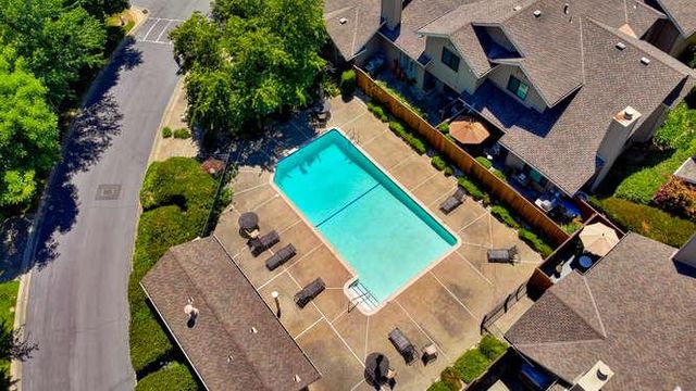 1932 University Park Dr, Sacramento, CA 95825