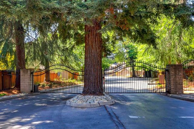 1932 University Park Dr, Sacramento, CA 95825