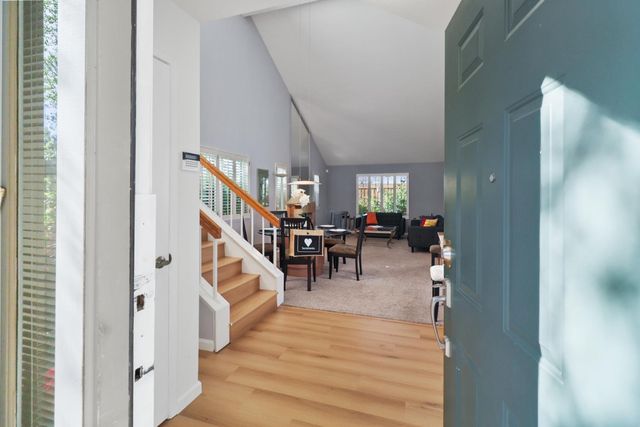 1932 University Park Dr, Sacramento, CA 95825