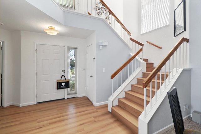 1932 University Park Dr, Sacramento, CA 95825