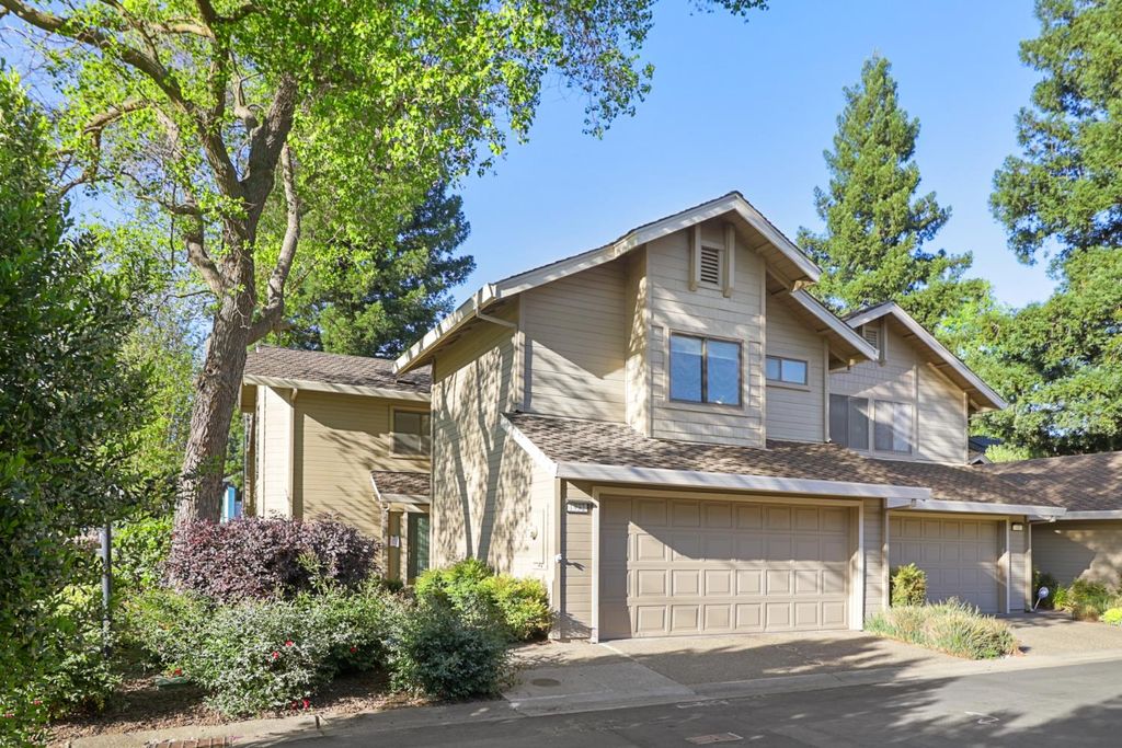 1932 University Park Dr, Sacramento, CA 95825