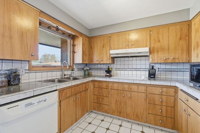 5827 N Fleming St, Spokane, WA 99205