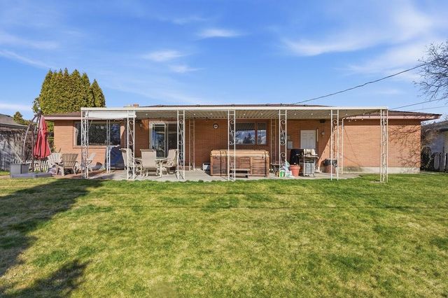 5827 N Fleming St, Spokane, WA 99205