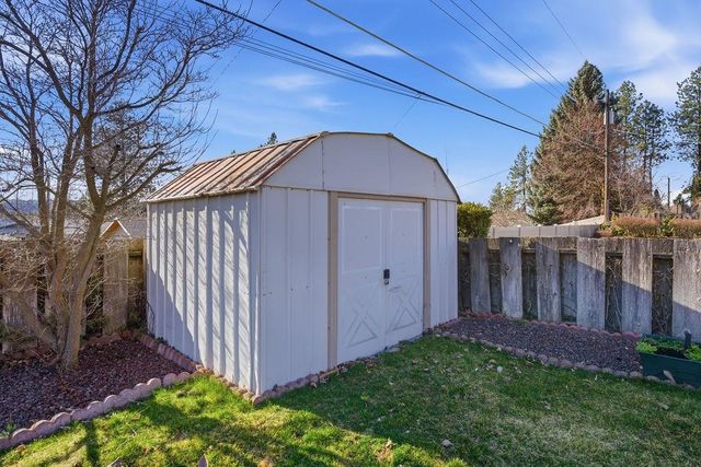 5827 N Fleming St, Spokane, WA 99205