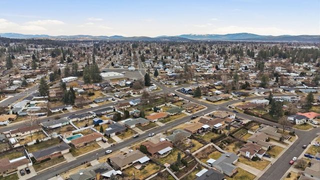 5827 N Fleming St, Spokane, WA 99205