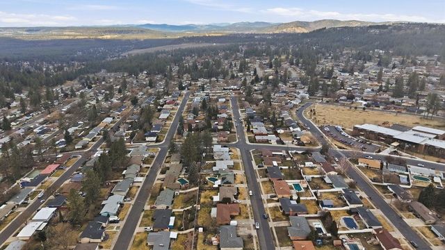 5827 N Fleming St, Spokane, WA 99205