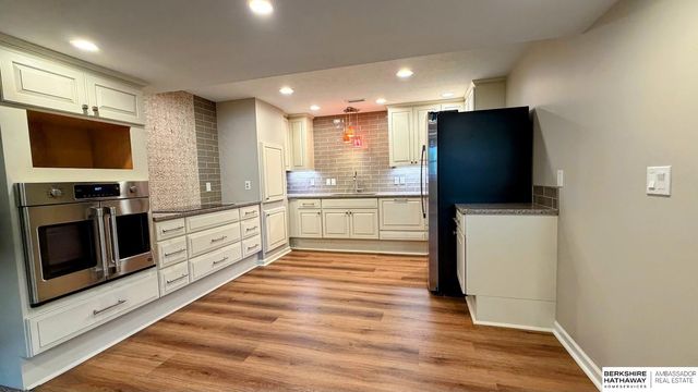 15257 Bemis Street, Omaha, NE 68154