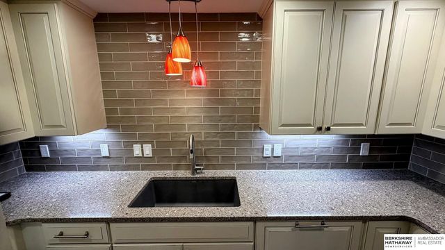 15257 Bemis Street, Omaha, NE 68154