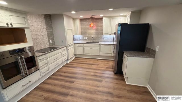 15257 Bemis Street, Omaha, NE 68154