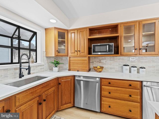 37 S READ AVE, Runnemede, NJ 08078