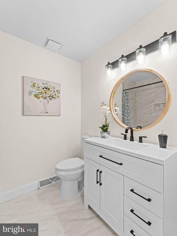 37 S READ AVE, Runnemede, NJ 08078