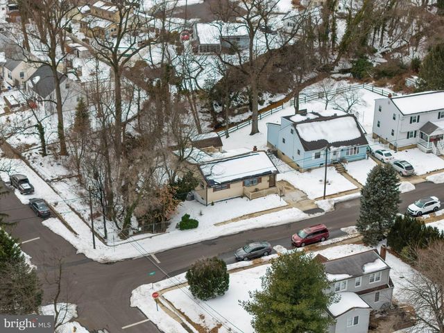 37 S READ AVE, Runnemede, NJ 08078