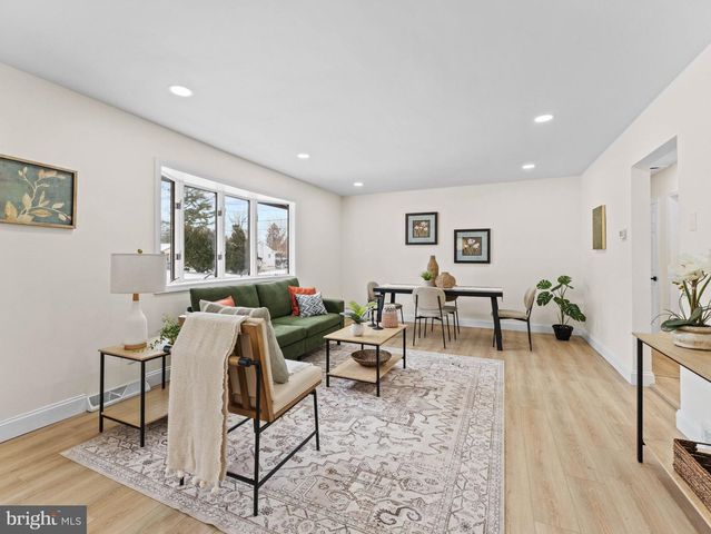 37 S READ AVE, Runnemede, NJ 08078