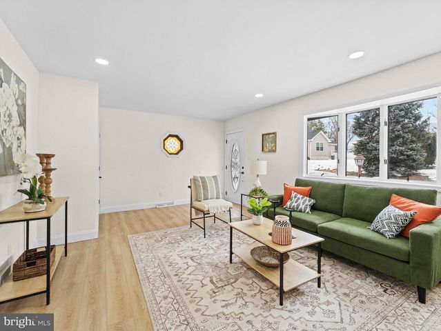 37 S READ AVE, Runnemede, NJ 08078