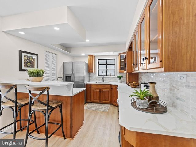 37 S READ AVE, Runnemede, NJ 08078