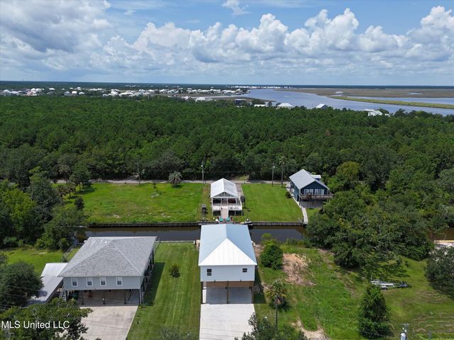 56 Good Street, Bay Saint Louis, MS 39520