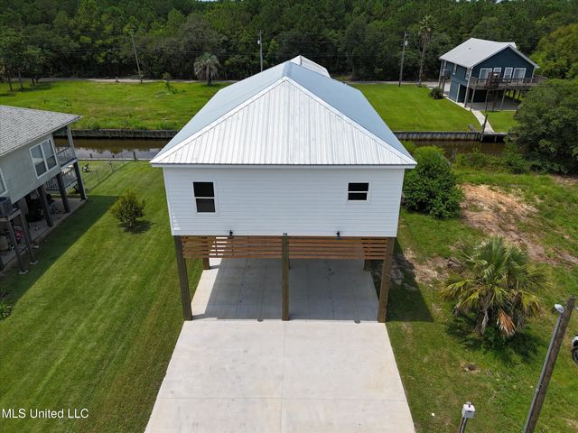 56 Good Street, Bay Saint Louis, MS 39520
