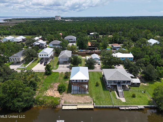 56 Good Street, Bay Saint Louis, MS 39520