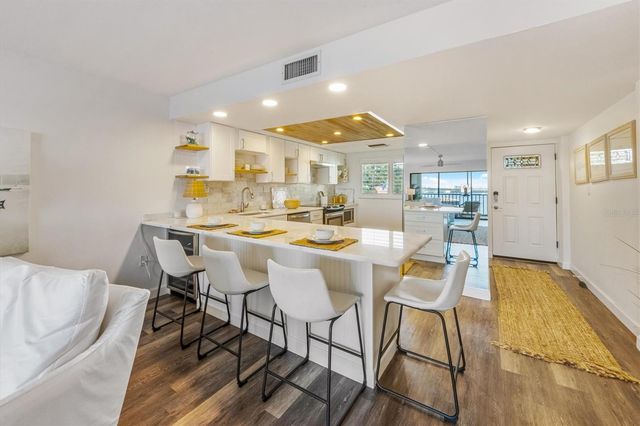 1510 1ST AVENUE W 302, Bradenton, FL 34205