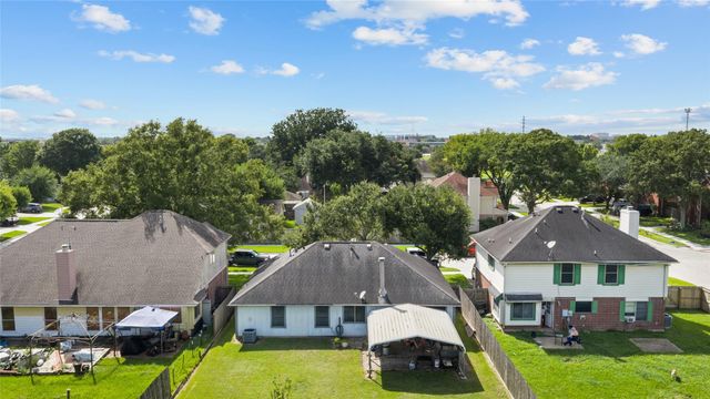 3707 Somerton Drive, La Porte, TX 77571