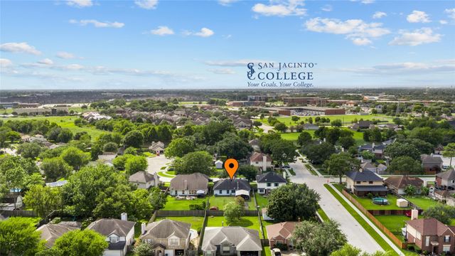 3707 Somerton Drive, La Porte, TX 77571