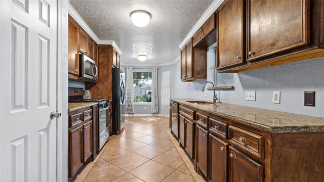 3707 Somerton Drive, La Porte, TX 77571