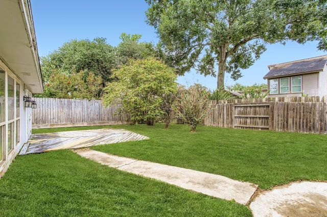 15710 Sandy Hill Drive, Houston, TX 77084