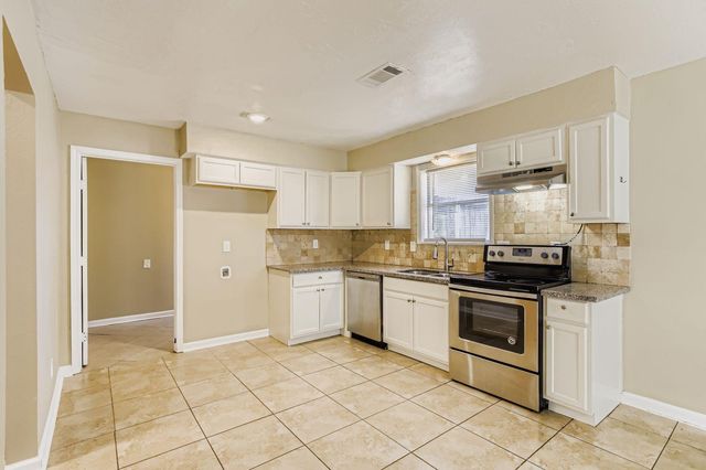 15710 Sandy Hill Drive, Houston, TX 77084