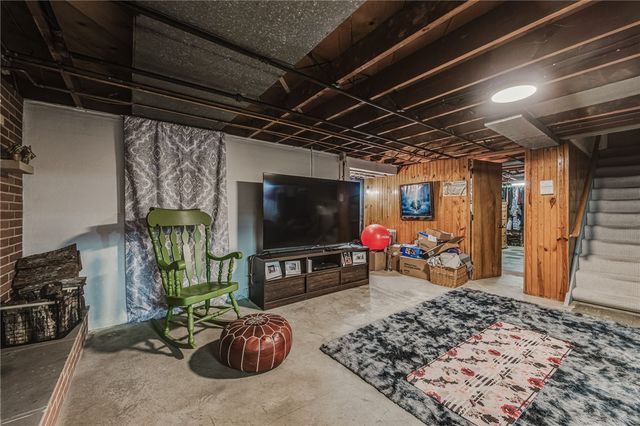 24 E Orchard Springs Drive, Dayton, OH 45415