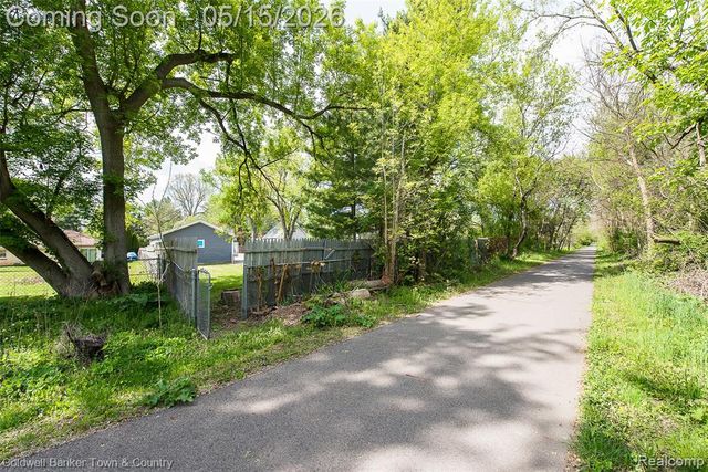 55901 Pontiac Trail Court, New Hudson, MI 48165