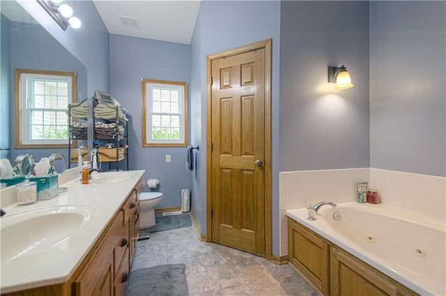 38206 E 177 Street, Pleasant Hill, MO 64080