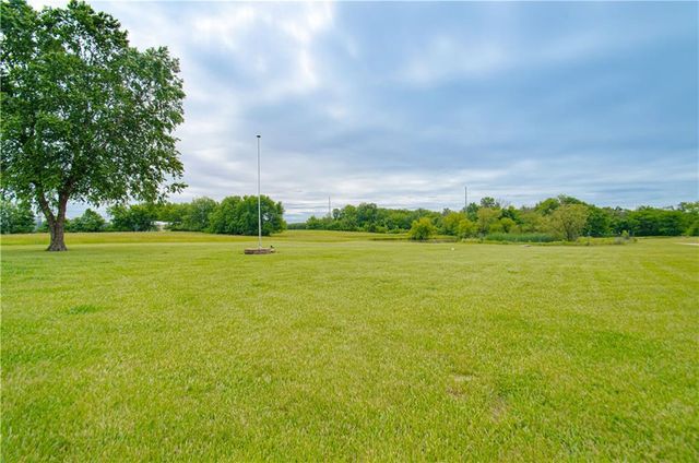 38206 E 177 Street, Pleasant Hill, MO 64080