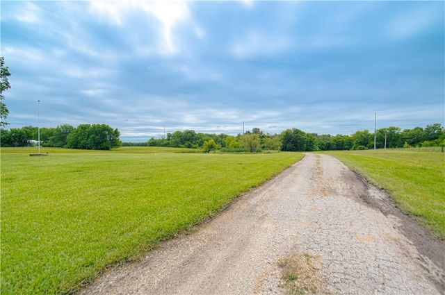 38206 E 177 Street, Pleasant Hill, MO 64080