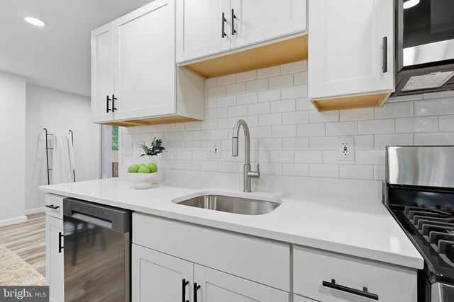 11586 RED LEAF CT, Reston, VA 20191