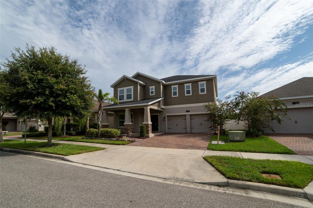 Image 2 of property listing at 11109 SWEETGUM WOODS DRIVE, Orlando, FL 32832