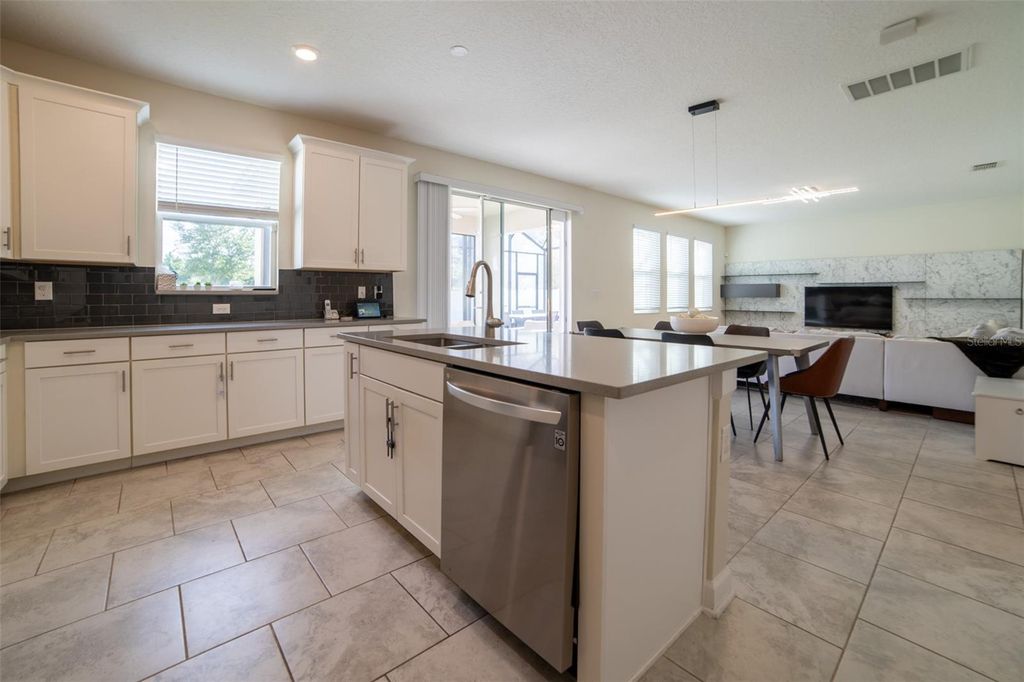 Image 15 of property listing at 11109 SWEETGUM WOODS DRIVE, Orlando, FL 32832