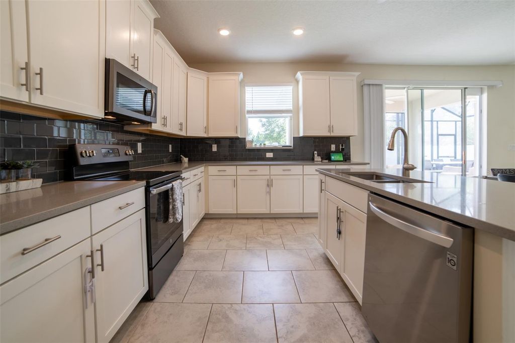 Image 16 of property listing at 11109 SWEETGUM WOODS DRIVE, Orlando, FL 32832
