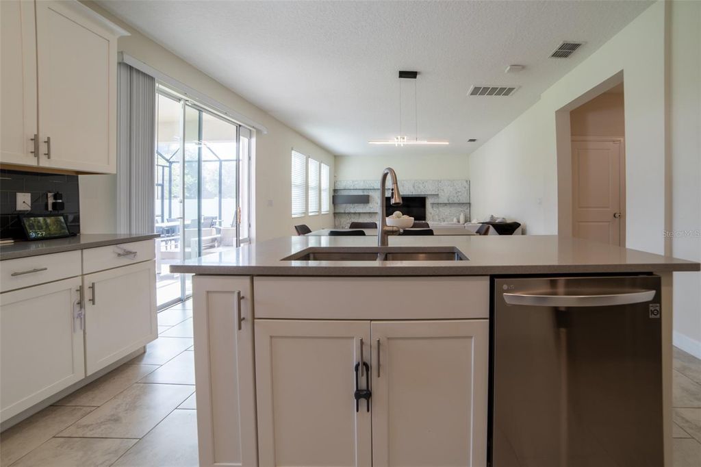 Image 17 of property listing at 11109 SWEETGUM WOODS DRIVE, Orlando, FL 32832