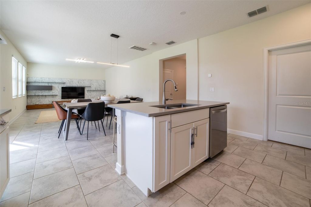 Image 18 of property listing at 11109 SWEETGUM WOODS DRIVE, Orlando, FL 32832