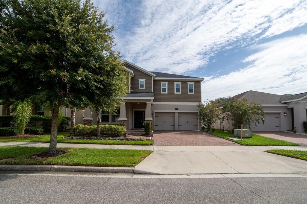 Image 3 of property listing at 11109 SWEETGUM WOODS DRIVE, Orlando, FL 32832