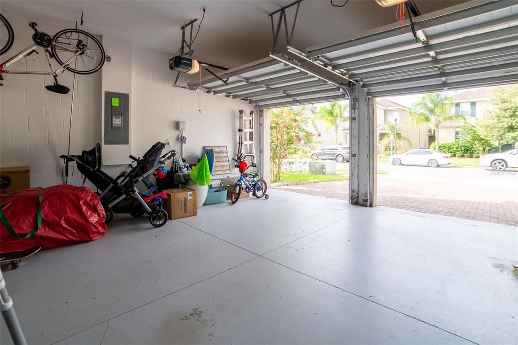 Image 40 of property listing at 11109 SWEETGUM WOODS DRIVE, Orlando, FL 32832