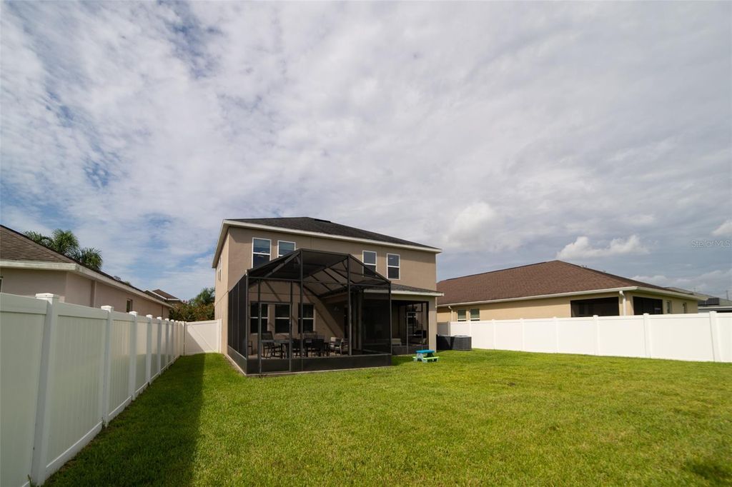 Image 41 of property listing at 11109 SWEETGUM WOODS DRIVE, Orlando, FL 32832