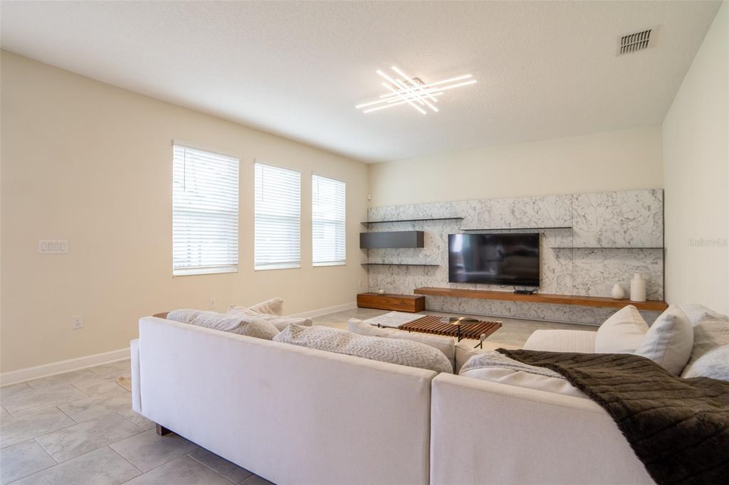 Image 6 of property listing at 11109 SWEETGUM WOODS DRIVE, Orlando, FL 32832
