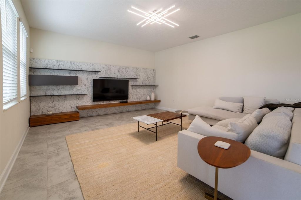 Image 7 of property listing at 11109 SWEETGUM WOODS DRIVE, Orlando, FL 32832