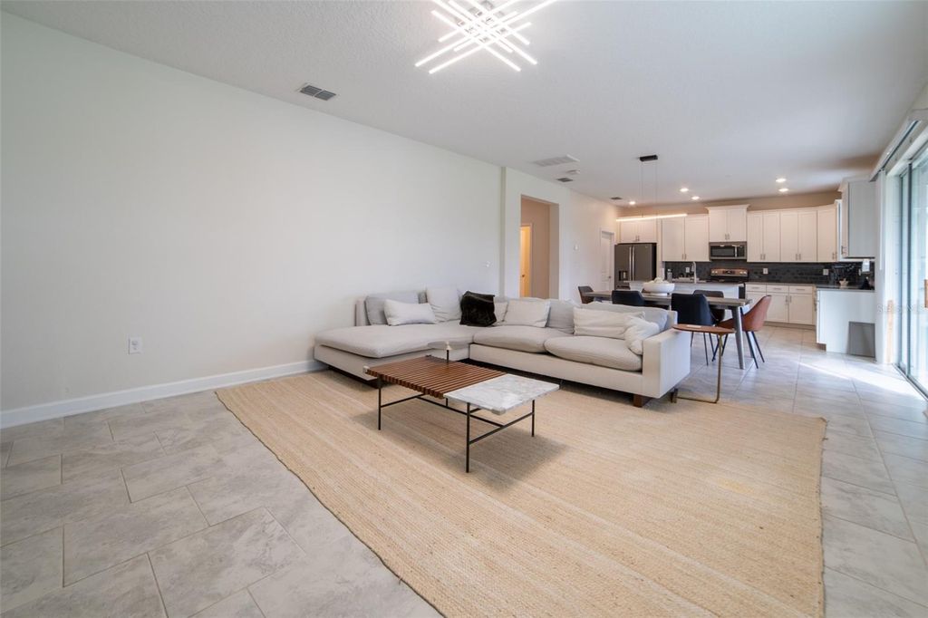 Image 8 of property listing at 11109 SWEETGUM WOODS DRIVE, Orlando, FL 32832