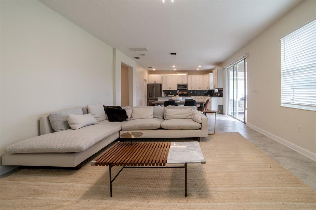 Image 9 of property listing at 11109 SWEETGUM WOODS DRIVE, Orlando, FL 32832