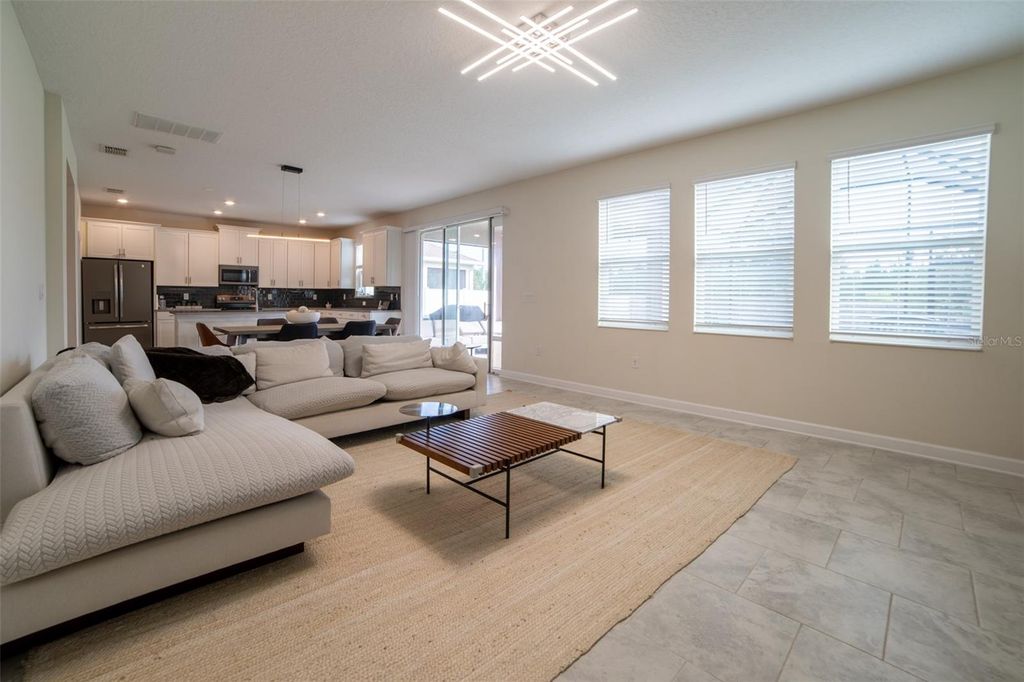 Image 10 of property listing at 11109 SWEETGUM WOODS DRIVE, Orlando, FL 32832