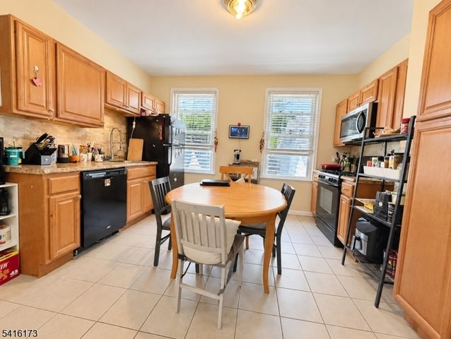 15 Caroline Ave, Clifton City, NJ 07011